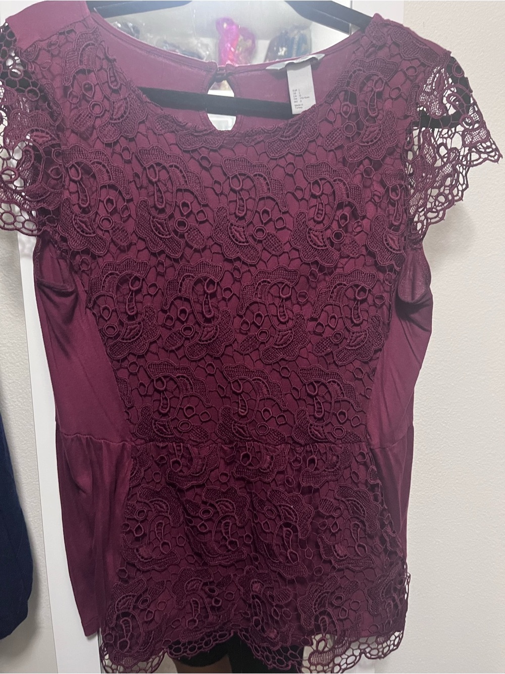 H@M crochet large Lace Detail Short Sleeve Top - Burgundy - Picture 3 of 3